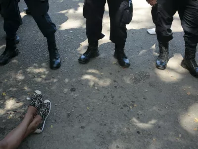﻿The feet of a Cuban migrant are seen in front of policemen at the border between Costa Rica and Nicaragua in Penas Blancas, Costa Rica November 17, 2015. Cubans have been making their way north from Panama to Costa Rica to Nicaragua, seeking to eventually reach the United States, where Cubans receive special treatment that welcomes them without a visa. But Nicaragua, a close ally of Cuba, closed its border with Costa Rica on Sunday to stop them. REUTERS/Oswaldo Rivas