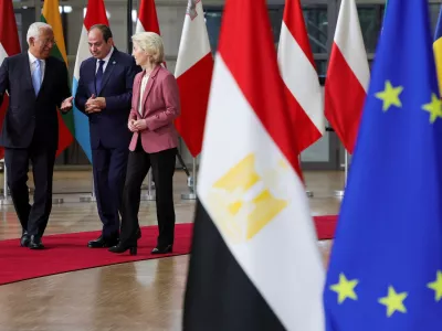 Egyptian President Abdel Fattah al-Sisi is welcomed by European Commission President Ursula von der Leyen and European Council President Antonio Costa in the first-ever EU-Egypt summit in Brussels, Belgium October 22, 2025. REUTERS/Yves Herman