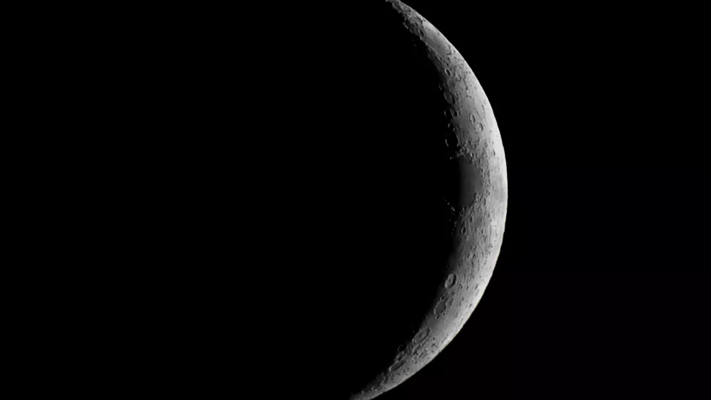 Del lune, ki je z Zemlje nikoli ne vidimo, je za znanstvenike vse bolj zanimiv. / Foto: Istock