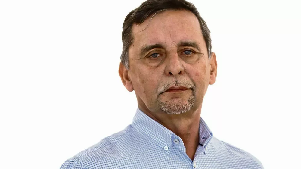 Miran Lesjak- Redakcija Dnevnik 2024 - portreti za komentarje in kolumne - kolumnisti - komentatorji &ndash; novinarji - portret //FOTO: Luka Cjuha / Foto: Luka Cjuha