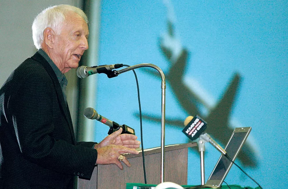 Pilot Al Haynes leta 2004 ob obletnici dogodka. Umrl je leta 2019. / Foto: Profimedia