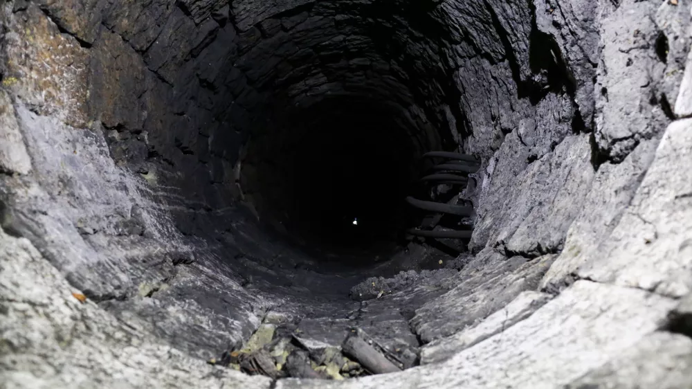 - grajski hrib pod ljubljanskim gradom - Vodnjak iz vrha - 21.05.2019 &ndash; Rubrika Ljubljansko podzemlje &ndash; zakloni&scaron;ča v Ljubljani - - //FOTO: Bojan Velikonja