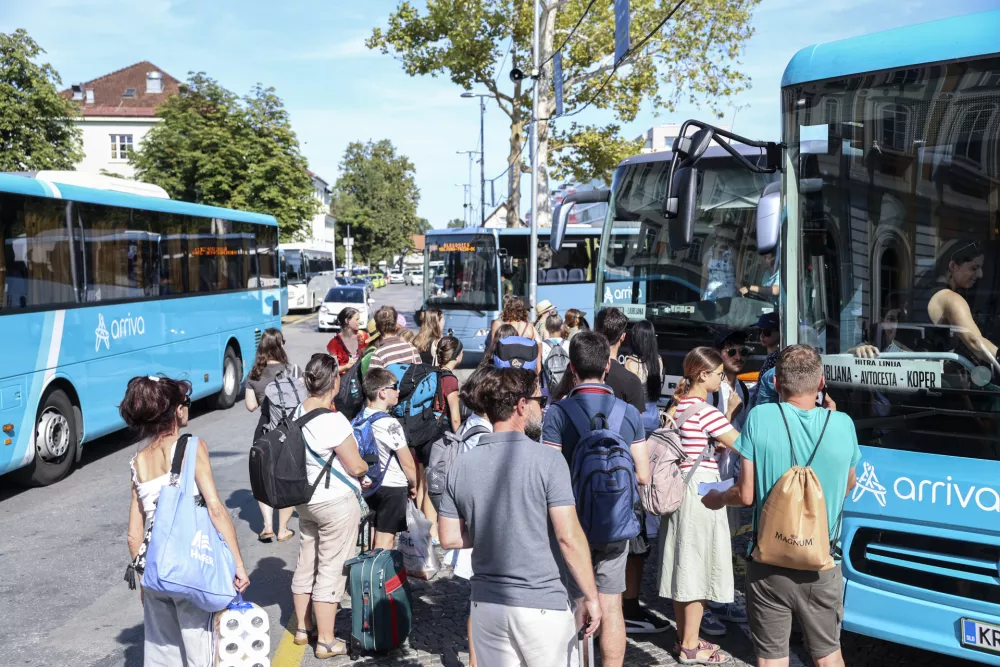 - 09.08.2024 - Avtobusna postaja Ljubljana - potniki, gneča, turisti, prevoz, avtobus //FOTO: Jaka Gasar