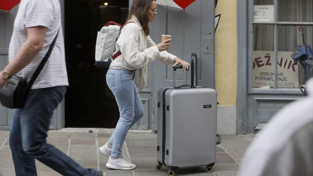 - Ljubljana - - 10.06.2022 - Turizem v Sloveniji – poletna turistična sezona - turisti - //FOTO: Jaka Gasar