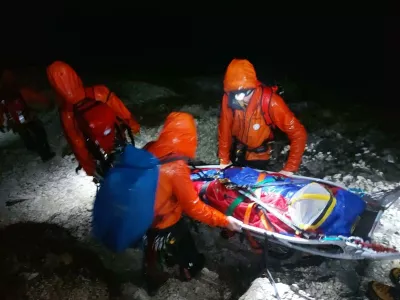 29-letna pohodnica si je med sestopom s Triglava zlomila golenico. 