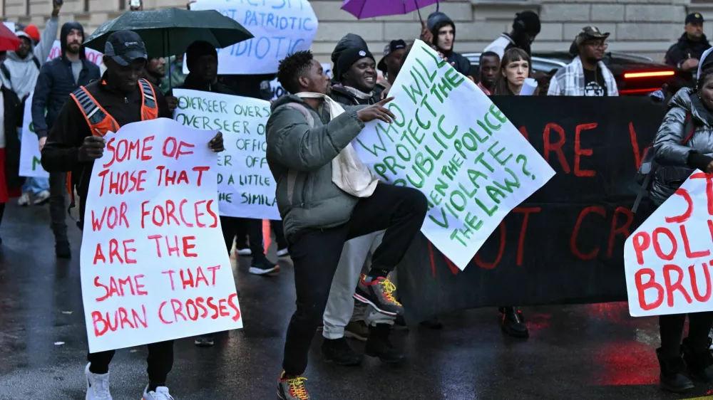 Slovenija, Ljubjana, 23.10.2025, 23. oktober 2025 Protestni shod Ambasade Rog zaradi očitkov policiji o prekomernem in rasno motiviranem nasilju ob posredovanju v lokalu v središču Ljubljane. Družba, tuji delavci, pomanjkanje delovne sile, migranti, posel, izkoriščanje delavcev, rasizemFoto:Žiga Živulović jr./F.A.Bobo