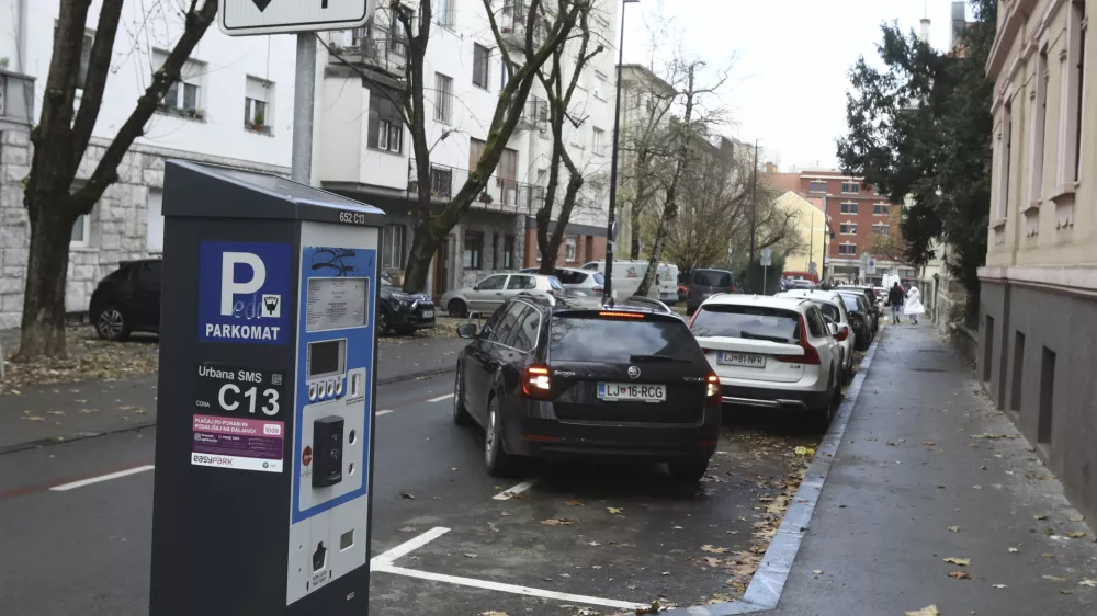 25.11.2024 - Parkomat - parkiranje - bala cona - plačljivo parkirno mestoFOTO: LUK A CJUHA