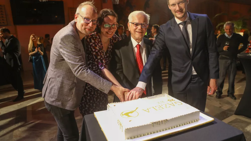 DOCENTRIC, Jurij Leskovec, ANA GLIGORIJEVIĆ, Bogomir Stra&scaron;ek, Simon Mesec23.10.2025 - Gazela 2025 - sklepna prireditev Slovenska gazela 2025 v organizaciji časnika Dnevnik, slavnostna razglasitev zlate Gazele za leto 2025. Cankarjev dom //FOTO: Luka Cjuha