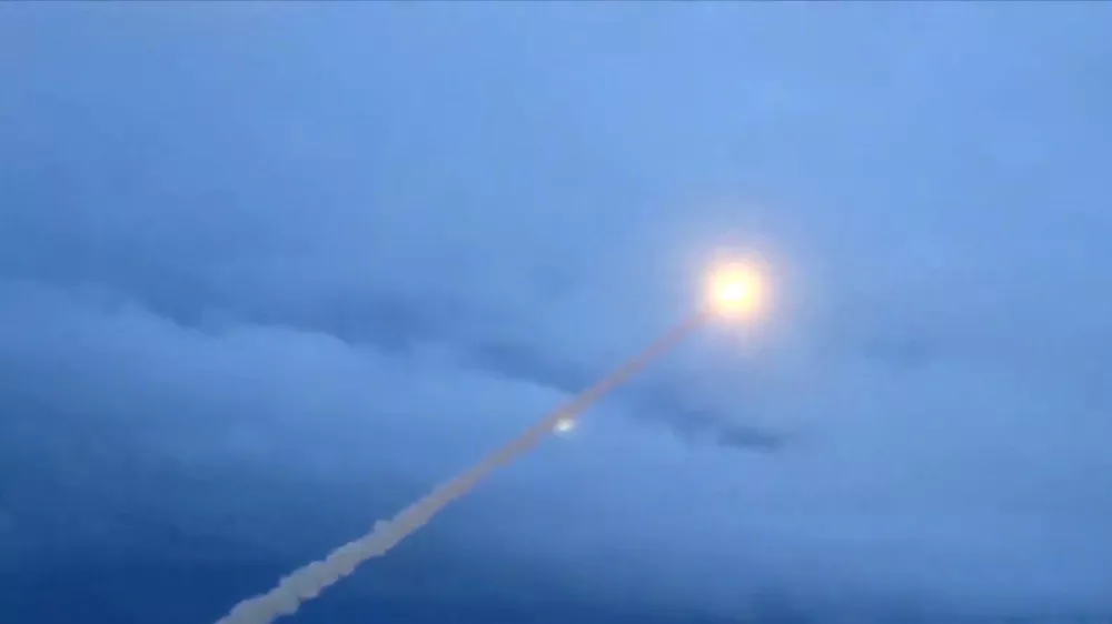 Med enim prej&scaron;njih testiranj rakete.