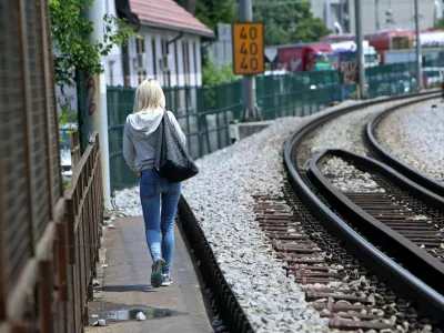 ﻿- simbolična fotografija - Slovenske železnice (SŽ) - železniška proga - železniški tiri - drugi tir - železnica - //FOTO: Tomaž Skale