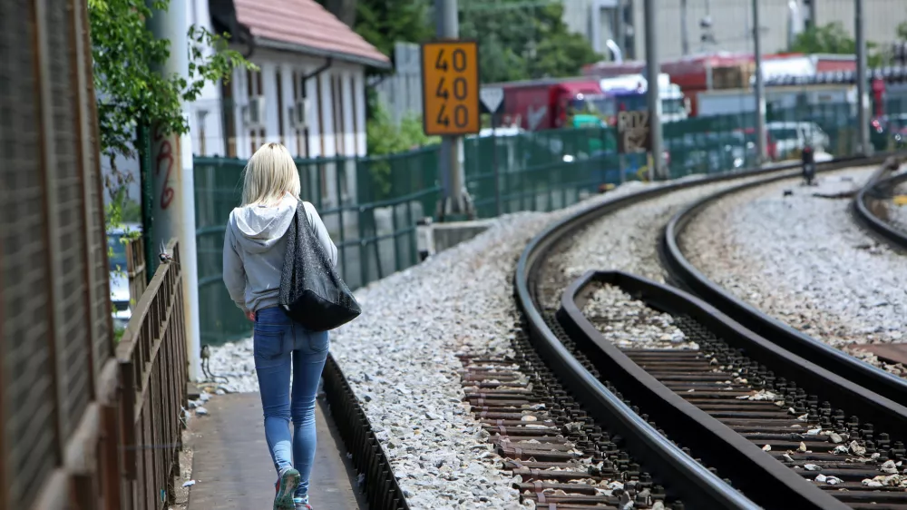 - simbolična fotografija - Slovenske železnice (SŽ) - železni&scaron;ka proga - železni&scaron;ki tiri - drugi tir - železnica - //FOTO: Tomaž Skale