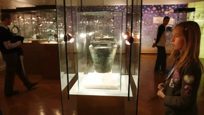 Situla z VačNarodni muzej Slovenije3. december - Dan odprtih vrat slovenske kulture//FOTO: Matej PovšeOPOMBA: ZA OBJAVO V ČASOPISU DNEVNIK / Foto: Matej Povše