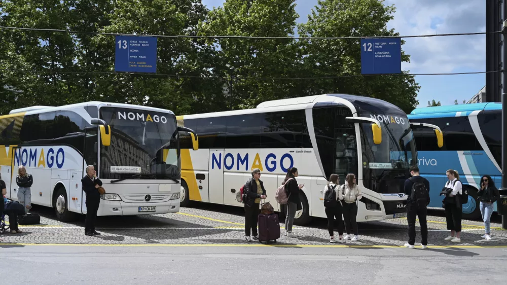 Težave dijakov z medkrajevnimi avtobusi, prevoznik očitke zavrača