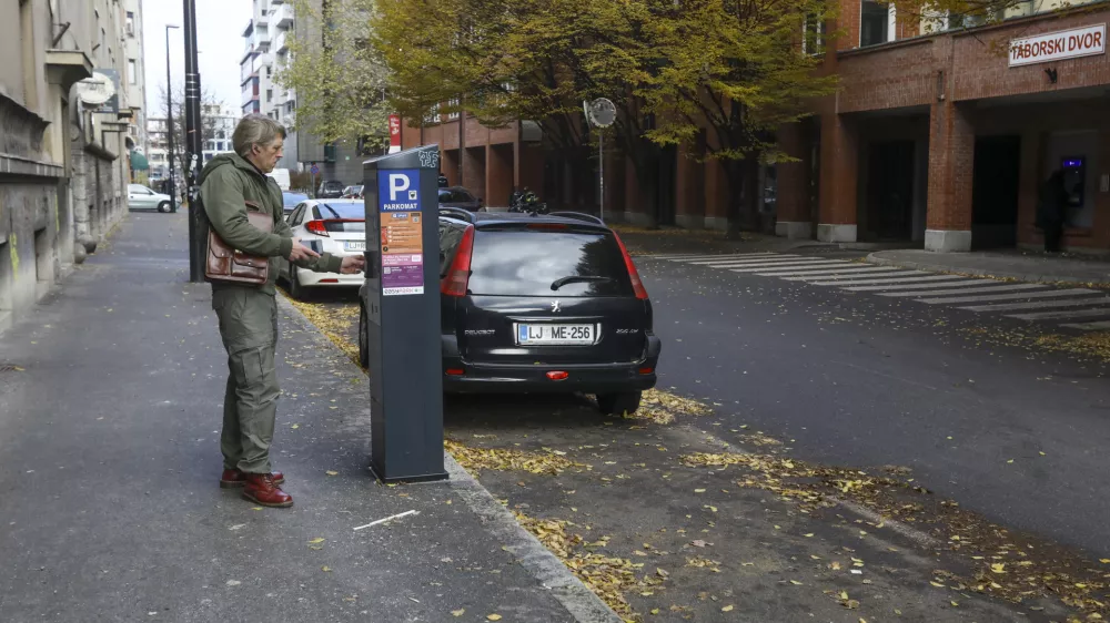 25.11.2024 - Parkomat - parkiranje - bala cona - plačljivo parkirno mestoFOTO: LUK A CJUHA