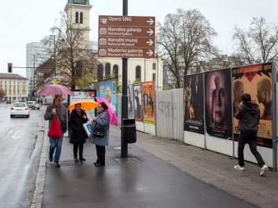 ﻿- 21.11.2016 - Gosposvetska cesta v Ljubljani - reklamni pano - plakatiranje - //FOTO: Matjaž Rušt