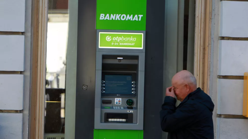 28.10.2025 -OTP banka, bankomatFoto: Tomaž Skale