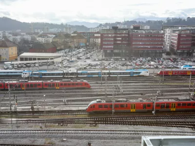 - 29.01.2025. -Situla, Železniška postaja Ljubljana, Potniški vlaki, Slovenske železnice, tiri.//FOTO: Bojan Velikonja