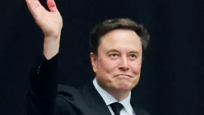 FILE PHOTO: Tesla CEO Elon Musk attends a memorial service for slain conservative commentator Charlie Kirk at State Farm Stadium, in Glendale, Arizona, U.S., September 21, 2025. REUTERS/Daniel Cole/File Photo / Foto: Daniel Cole