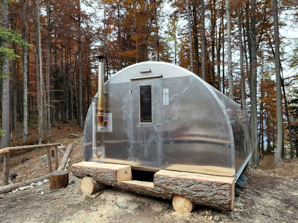 Nad Gozdom - Martuljkom postavili nov bivak