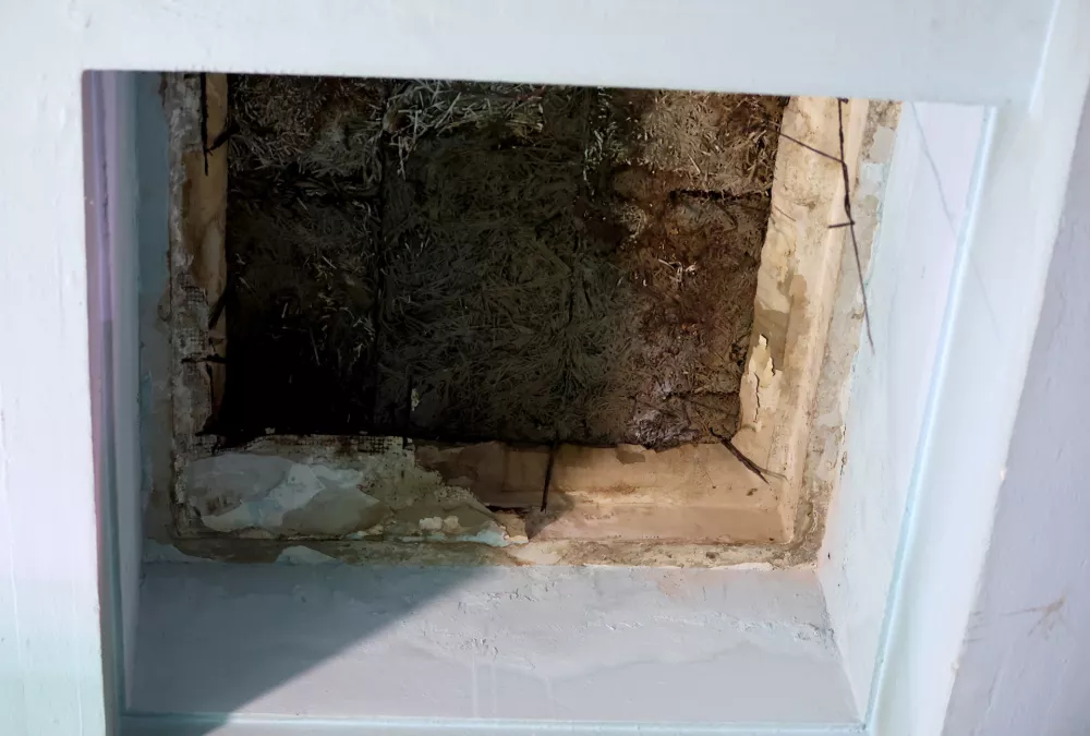 28.10. 2025., Zagreb - Urusio se dio stropa u prizmenim prostorima trznice Dolac. Photo: Sanjin Strukic/PIXSELL