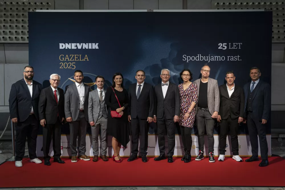 Od leve proti desni: DNEVNIK MEDIJI - Stipe Grubišić, KLS LJUBNO - Mirko Strašek, ELEKTRO UGOVŠEK - Klemen Ugovšek, JAFRAL - Frenk Smrekar, DNEVNIK MEDIJI - Tatjana Tanackovič, ACRYFORM - Stanislav Habinc 