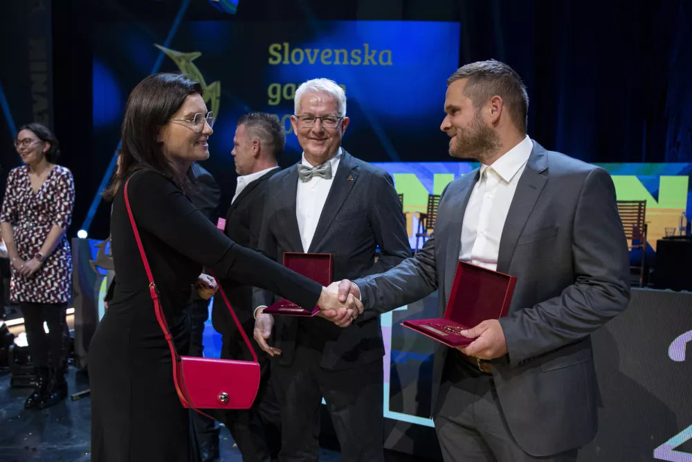 Od leve proti desni: DNEVNIK MEDIJI - Tatjana Tanackovič, GONZAGA PRO - Iztok Bizjak in ELEKTRO UGOVŠEK - Klemen Ugovšek (Foto: Katja Kodba)