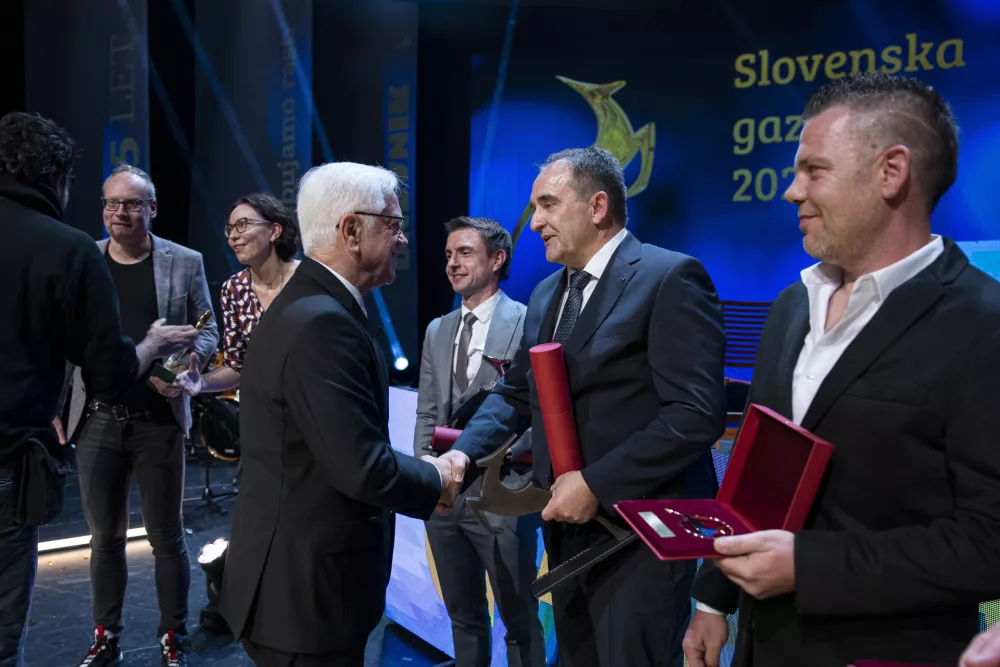 Od leve proti desni: DOCENTRIC - Jurij LEKOVEC in Ana Gligorijević, JAFRAL - Frenk Smrekar, KLS LJUBNO - Mirko Strašek, ACRYFORM - Stanislav Habinc, ROSI TEH - Roman Mikolič (Foto: Katja Kodba)