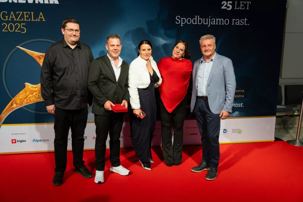 ROSI TEH - Roman Mikolič z ženo in sodelavci (Foto: Adrian Pregelj)