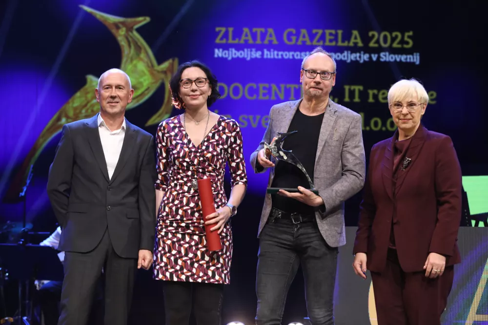 DNEVNIK MEDIJI - Bojan Petan, DOCENTRIC - Jurij Leskovec in Ana Gligorijević, ter predsednica Republike Slovenije dr. Nataša Pirc Musar (Foto: Luka Cjuha)