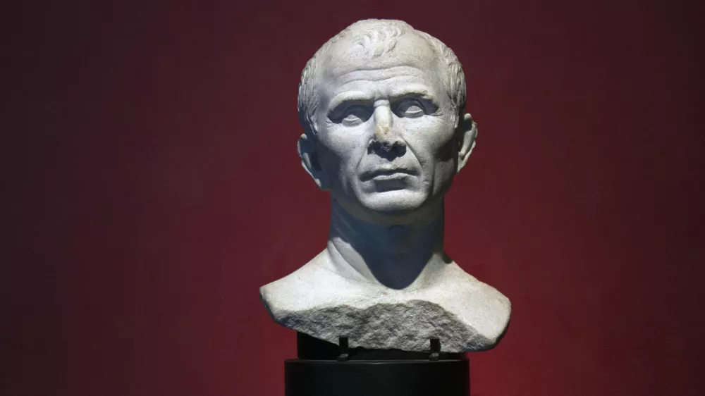 ﻿razkriti julij cezar