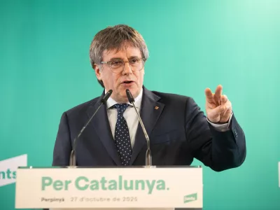 27 October 2025, France, Perpignan: Junts party of Catalan separatist leader Carles Puigdemont speaks during a press conference following a Junts per Catalunya party meeting in Perpignan. Puigdemont decided to cancel its support pact with Sánchez's Socialist Party (PSOE) Photo: Glòria Sánchez/EUROPA PRESS/dpa
