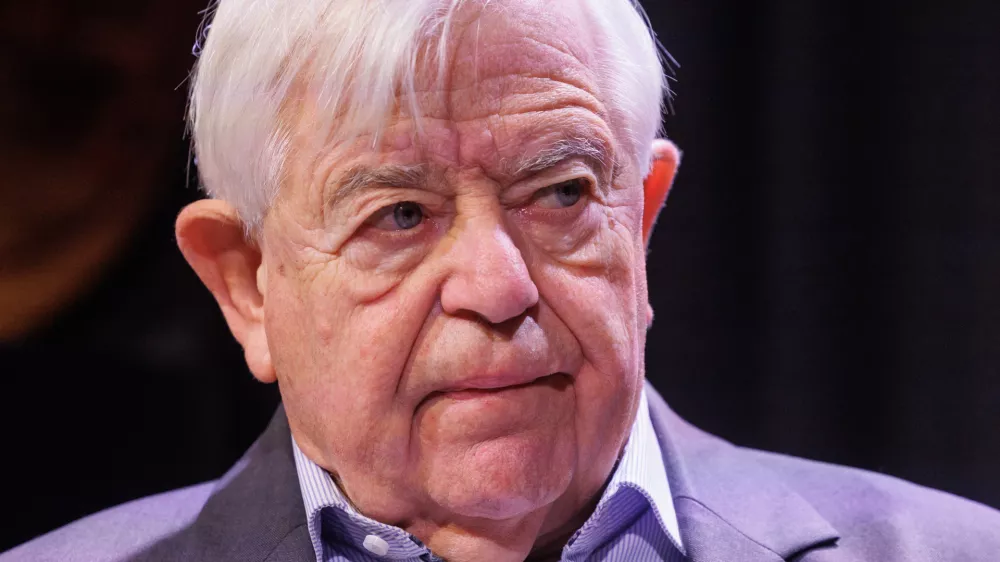 Ljubljana, Kazina Jazz Club.Pogovor SD Ljubljana z naslovom Komu bi zares koristila velika koalicija?.Nekdanji predsednik republike Milan Kucan.