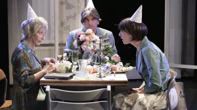 Dve uprizoritvi, dve poetiki, eno vpra&scaron;anje