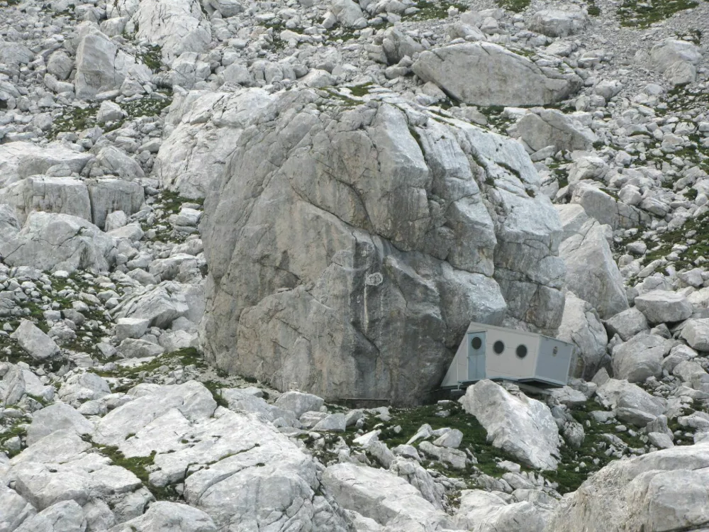 bivouas near Kotovo saddle below the summit of Jalovec in Slovenia / Foto: Rihast