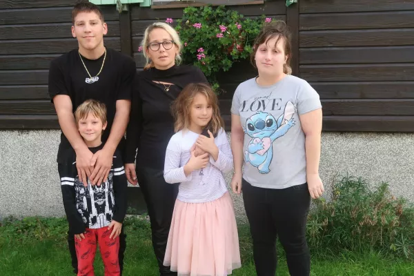 Iskrica, družina Cvirn iz Brestanice: Enej, Nik, Mihelca, Nika in Neja. Foto: Tatjana Pihlar / Foto: Tatjana Pihlar 