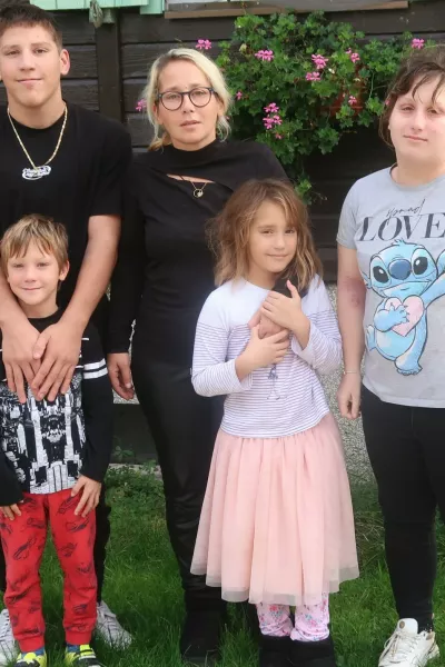 Iskrica, družina Cvirn iz Brestanice: Enej, Nik, Mihelca, Nika in Neja. Foto: Tatjana Pihlar / Foto: Tatjana Pihlar 