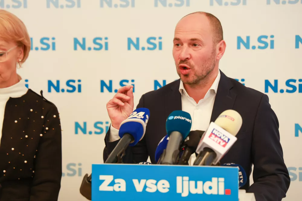 Ljubljana, DZ.Novinarska konferenca poslanke NSi Vide Cadonic Spelic in predsednika stranke Jerneja Vrtovca o aktualnem dogajanju.