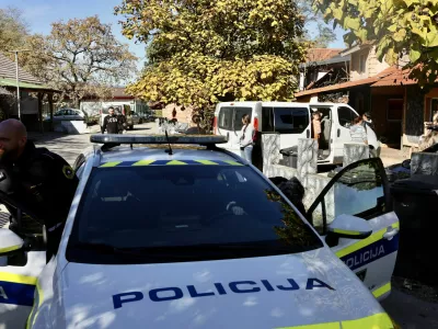 Romsko naselje Kerinov grmPolicijska patrulja