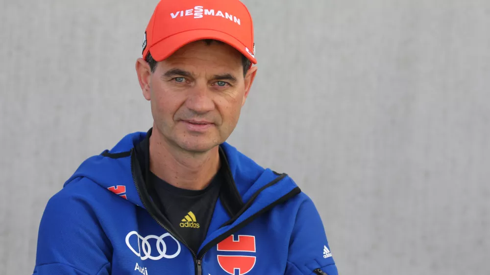 FILED - 17 October 2019, Baden-Wuerttemberg, Laupheim: Stefan Horngacher, Germany's National Ski Jumping coach, is pictured during the German Ski Association's outfitting. Horngacher will step down after the 2025-26 season, which includes the Winter Olympics in Milan and Cortina d'Ampezzo. Photo: Karl-Josef Hildenbrand/dpa