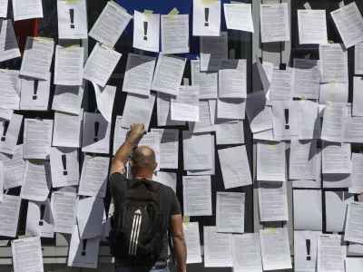 ﻿- 26.05.2020 - protest Aktiva delavk in delavcev v kulturi - Akcija za kulturo, na kateri so kulturniki opozorili na pomanjkljiv odziv ministrstva za kulturo v času epidemije novega koronavirusa; Muzejska ploščad na Metelkovi, FOTO: Luka Cjuha