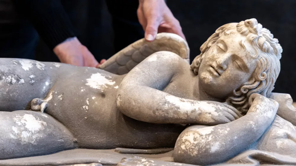 30.10.2025.Pula-U pedagoskoj dvorani Arheoloskog muzeja Istre odrzano je predstavljanje iznimnog arheoloskog nalaza "Usnulog Kupida", otkrivenog u ulici Castropola u Puli. Na konferenciji su sudjelovali:Aleksandra Paic, arheologinja i pronalaziteljica nalaza, Aleksandar Knezevic, predstavnik investitora, Darko Komso, ravnatelj Arheoloskog muzeja Istre i Silvana Petesic, voditeljica Anticke zbirke Arheoloskog muzeja Istre Photo: Srecko Niketic/PIXSELL