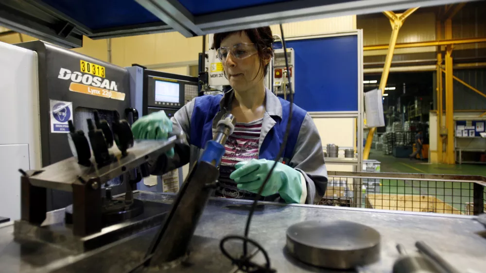 Hidria Livarna d.o.o., Industrija rotacijskih sistemov - Spodnja Idrija - - IDRIJA - //FOTO: Bojan VelikonjaOPOMBA: ZA OBJAVO V PRILOGI &ndash; DNEVNIKOV OBJEKTIV - REPORTAŽA