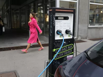 14.11.2024 - simbolična fotografija - električni avto - avto na elekriko - električni pogon - električna polnilnicaFOTO: LUKA CJUHA