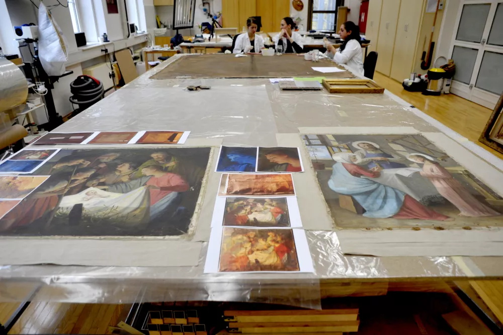 restavriranje slik - umetnine Ivana Groharja- Restavratorski center ZVKDS - novinarska konferenca o restavriranju slik Ivana Groharja, ki so bile leta 2007 ukradene iz Groharjeve hi&scaron;e v Sorici in najdene pri enem izmed osumljencev ropa SKB banke//FOTO: Tomaž Zajel&scaron;nik