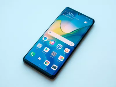 Če se v zgornjem desnem kotu pojavi zelena pika, je to pomemben znak. / Foto: Istock