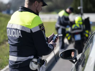 prometni nadzorpolicija - simbolična fotografijaprometna policijavarnost v prometupolicija na motorjihmotoristična policijaprehitri voznikiavtocestna policijaalkotestalkohol v prometu08.04.2025 Policijski nadzor, počivališče PovodjeFOTO: Nik Erik Neubauer