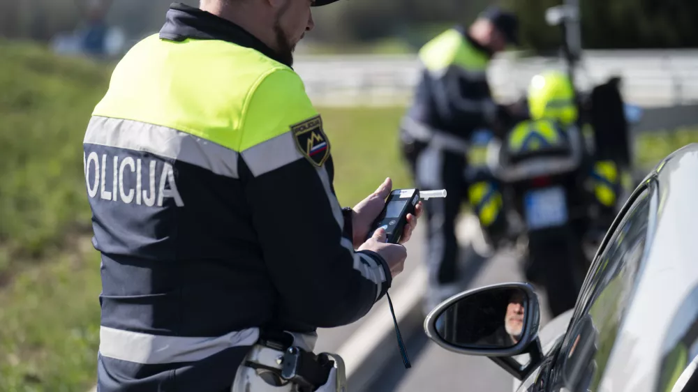 prometni nadzorpolicija - simbolična fotografijaprometna policijavarnost v prometupolicija na motorjihmotoristična policijaprehitri voznikiavtocestna policijaalkotestalkohol v prometu08.04.2025 Policijski nadzor, počivali&scaron;če PovodjeFOTO: Nik Erik Neubauer