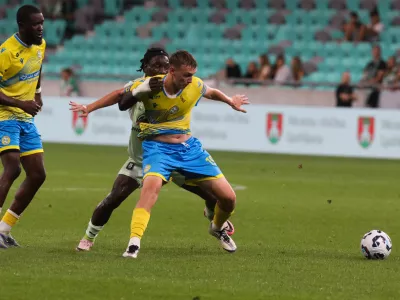  Jean Pierre Longonda (levo), Leo Rimac - 17.08.2025. - Nogomet 1. SNL NK Olimpija - NK Koper.//FOTO: Bojan Velikonja