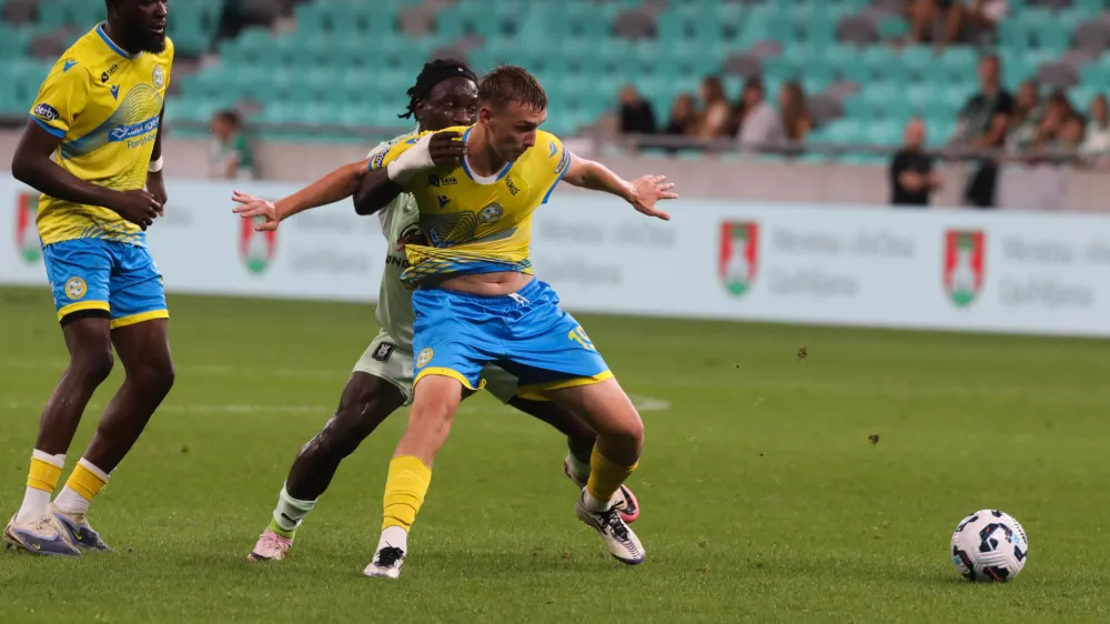  Jean Pierre Longonda (levo), Leo Rimac - 17.08.2025. - Nogomet 1. SNL NK Olimpija - NK Koper.//FOTO: Bojan Velikonja