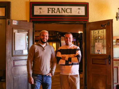 28.10.2025. - Tom Jaki in Vuk Greganović, nova lastnika kultnega lokala Franci v Šiški.//FOTO: Bojan Velikonja